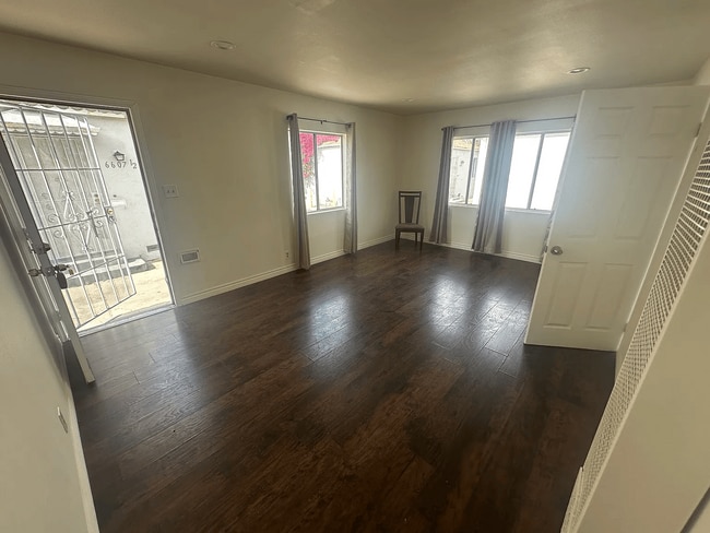 Building Photo - 6609 1/2 Brynhurst Ave Unit 6609.5