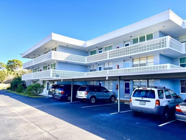 Building Photo - 4880 Locust St NE Unit 234