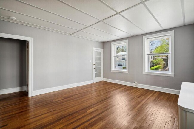 Photo - 7005-07 McCallum St