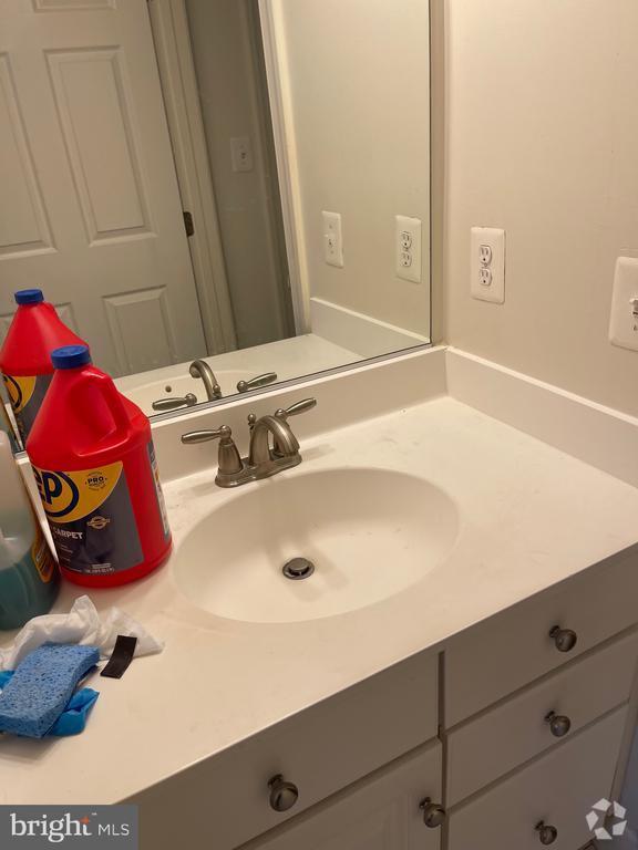 Building Photo - 1513 Regent Manor Ct Rental