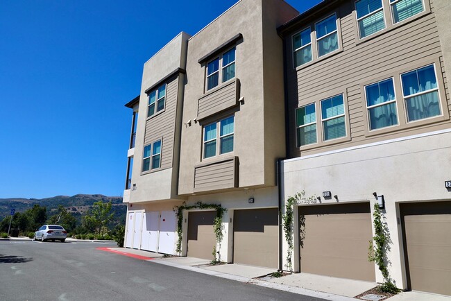 Photo - 2 bed 2bath w/attached garage, Pet-friendl... Unit #202