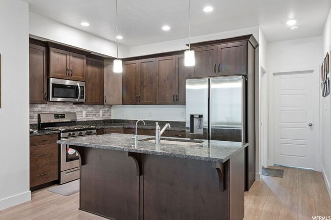 Photo - 120 E Abbeville Ct