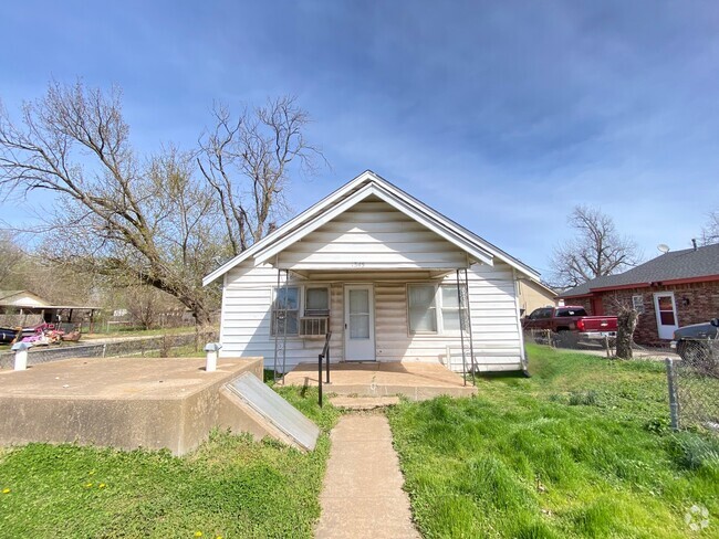 Building Photo - 1345 SW 27th St Rental