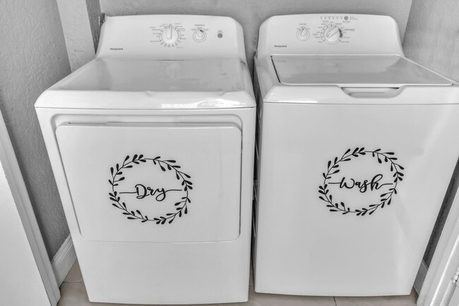 Photo - 2811 N Oakland Forest Dr