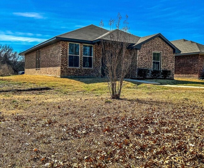 Photo - $200 OFF YOUR FIRST MONTH RENT MOVE IN SPECIAL