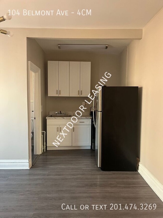 Building Photo - 104 Belmont Ave Unit 4CM