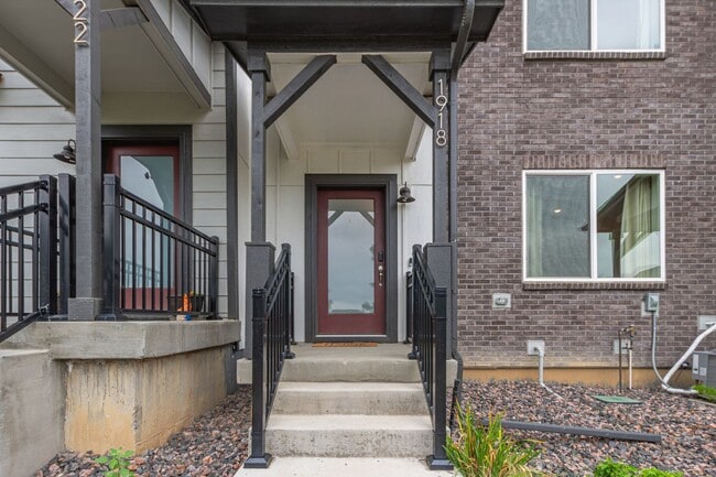 Photo - Immaculate, Well-Maintained 3 bed/3.5 Bath...