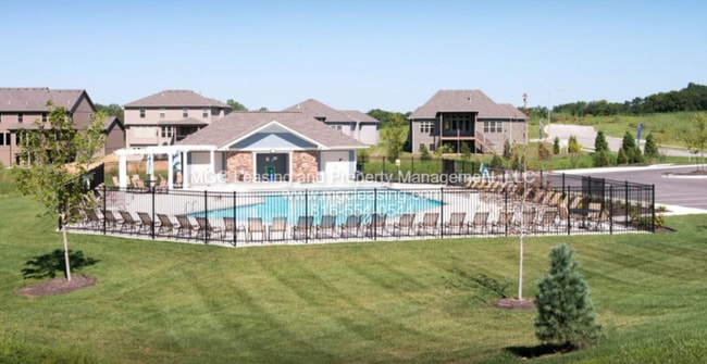 Photo - Eagle Creek Townhome with primary bedroom and bath on 1st level! June Specials Available
