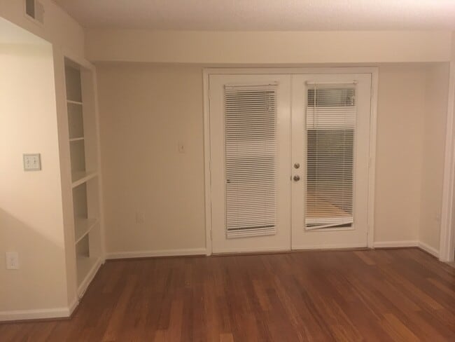 Building Photo - 12187 Chaucer Ln Unit 12187 Rental