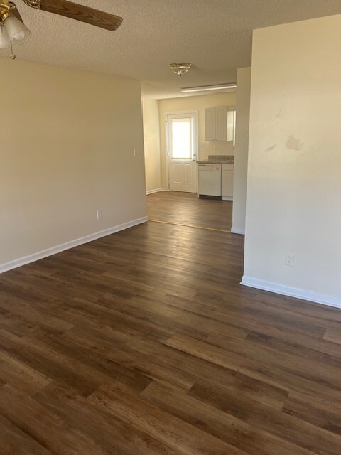 Photo - 131 Brooke Ln NE