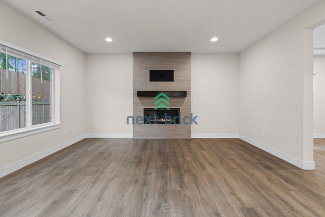 Photo - 5 BED & 2.5 BATH SINGLE FAMILY HOUSE FOR RENT