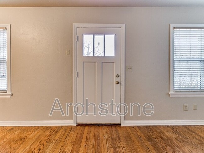 Photo - 408 E 6th St