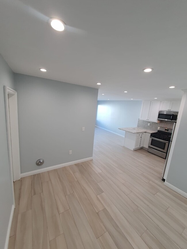 Photo - 4660 Kester Ave Unidad 130