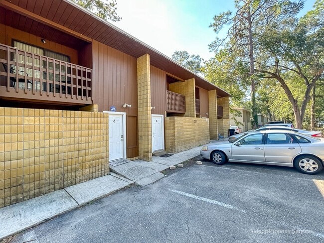 Building Photo - Beautiful 2/1.5 Townhome in Cedar Ridge-717A