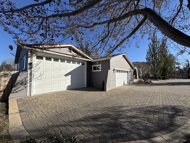 Photo - 4400 Lakeside Dr