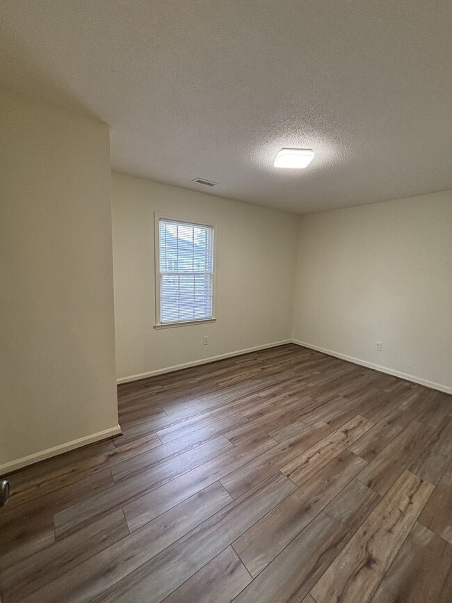 Photo - 305 W Hill St