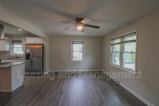 Photo - 1087 Bexley St