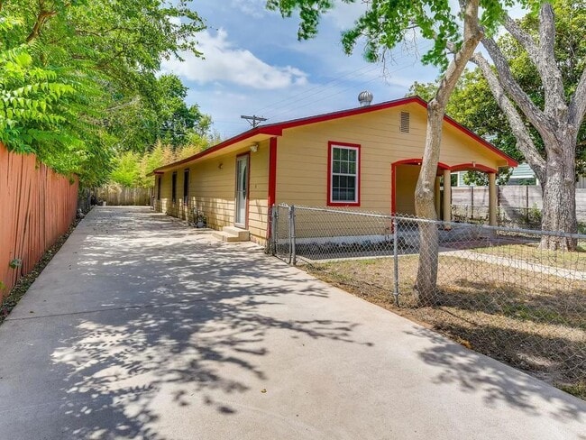 Building Photo - 6203 Felix Ave