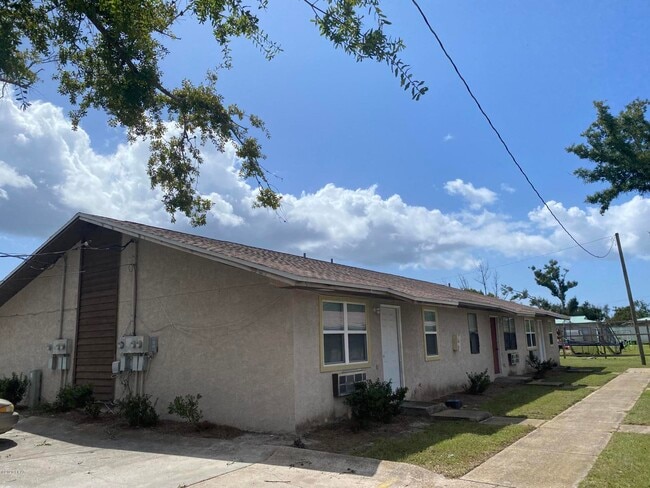 Photo - 901 Russ Lake Dr Unit 102