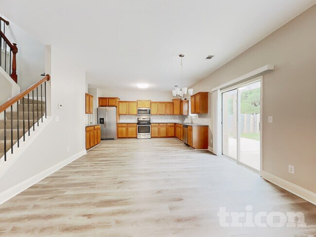 Photo - 367 Parkmont Way
