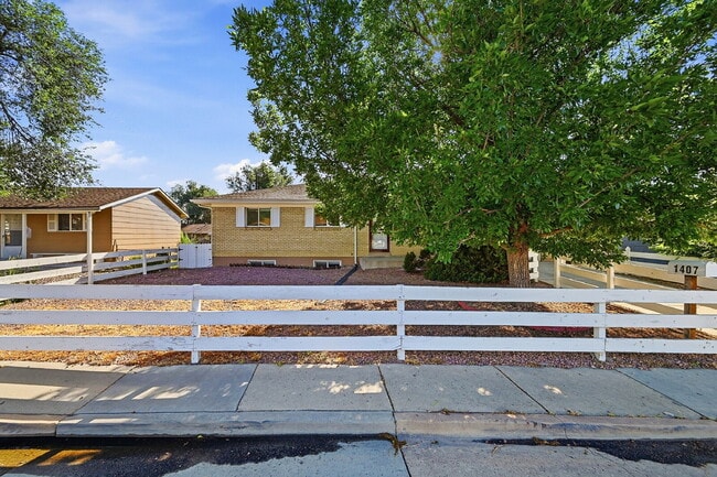 Building Photo - $2,195.95, 5-bed, 2.5-bathroom located in Colorado Springs with a fenced backyard.