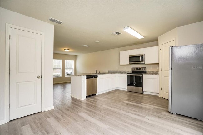 Photo - 2922 W Higgins Pl