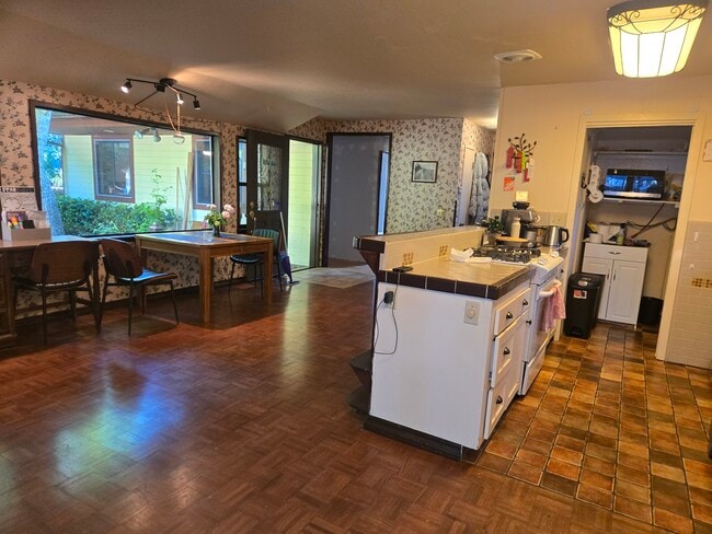 Cocina de concepto abierto - 132 Steiner Ct
