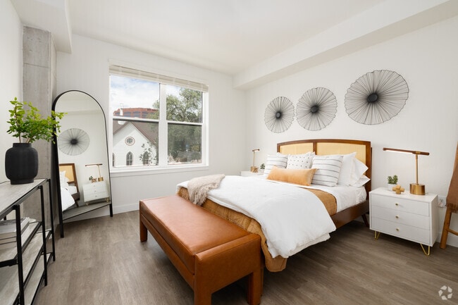 1BR, 1BA - 705SF - Bedroom