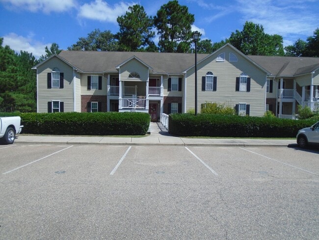 Building Photo - Updated move in ready 2 bedroom! Unit 10 Rental