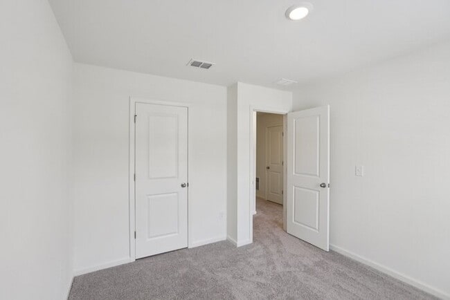 Fantastic 3bd/2.5ba home! Let yourself in!