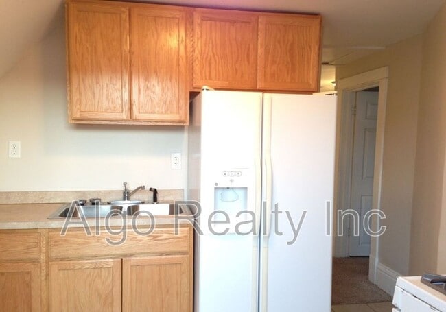 Photo - 2211 Queen Ave N