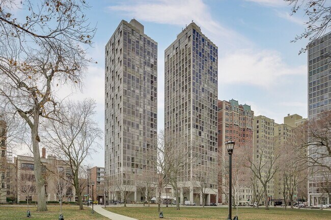 Building Photo - 345 W Fullerton Pkwy Unit 1706 Rental