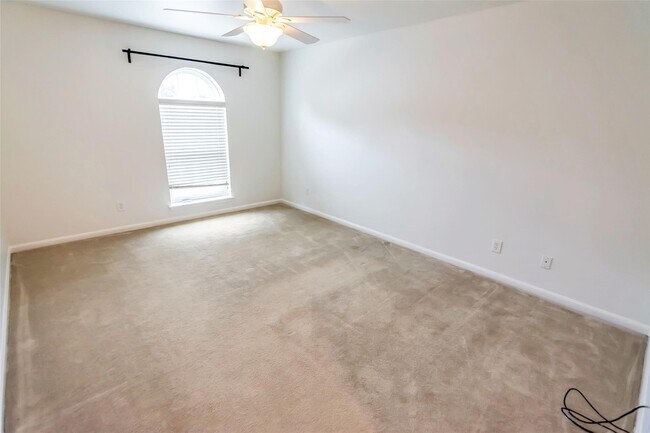 8615 La Fonte St