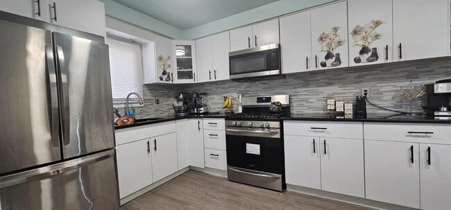 Building Photo - 8179 Whitefield St