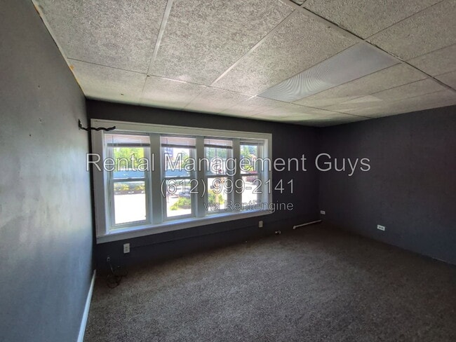 Building Photo - 2300 W 50th St Unit 11