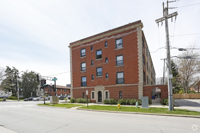 304 W Touhy Ave