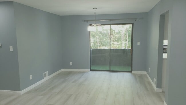 Photo - 2421 Old Stone Mill Dr Unidad 2421