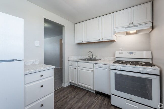 Cloverleaf Village Apartments