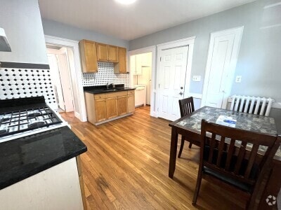 Building Photo - 130 Grove St Unit 2 Rental