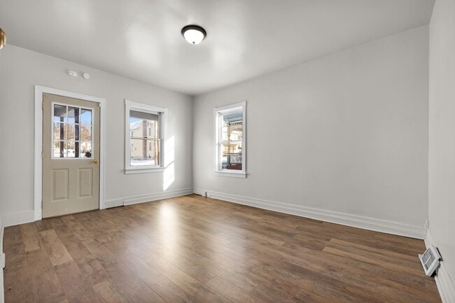 Photo - 520-530 Washington St Unidad A