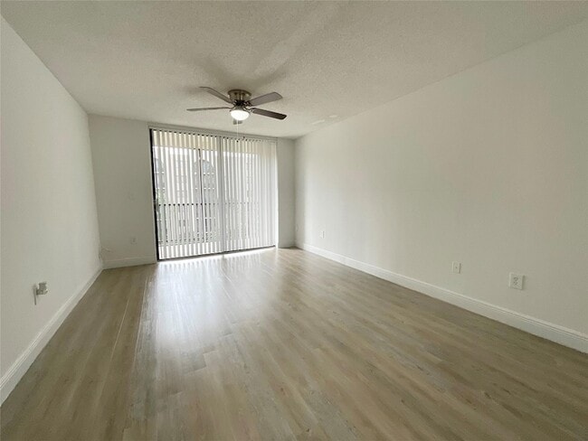 Photo - 9517 Fontainebleau Blvd Unidad 531-216