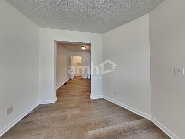 Photo - 604 Lake Lennox Dr