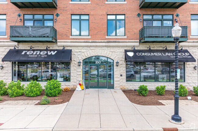 Entrance - River Street Plaza