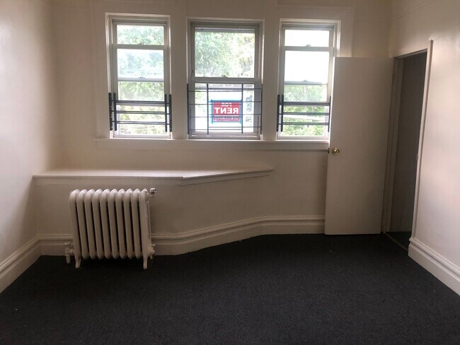 Photo - 139 W 4th St Unidad 3rd