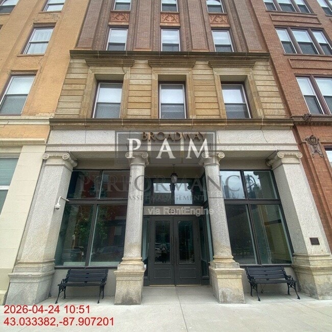 Building Photo - 234 N Broadway