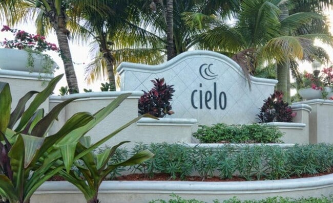 Photo - 5021 Vine Cliff Way W