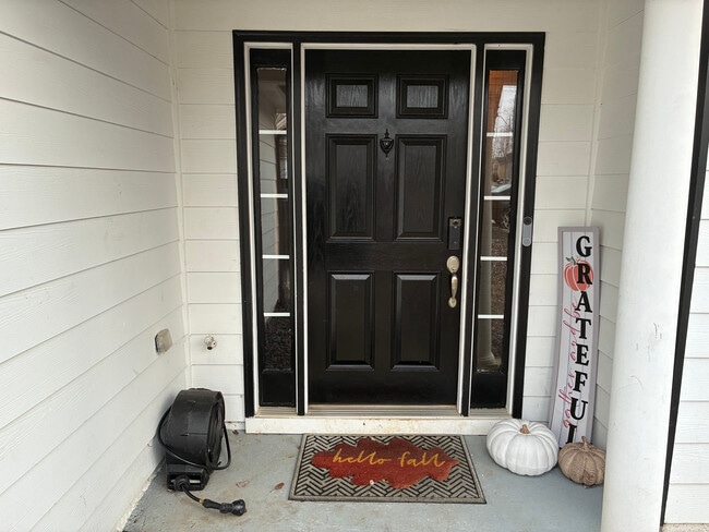 Photo - Room in House on Browns Mill Trail