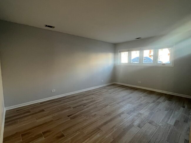 Photo - 449 W 37th St