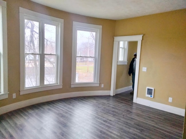 Photo - 915 S Main St Unit 1BR