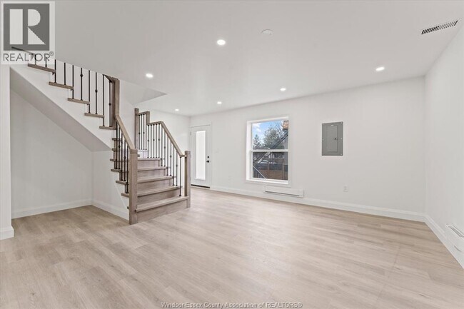 Photo - 702 Pierre Ave